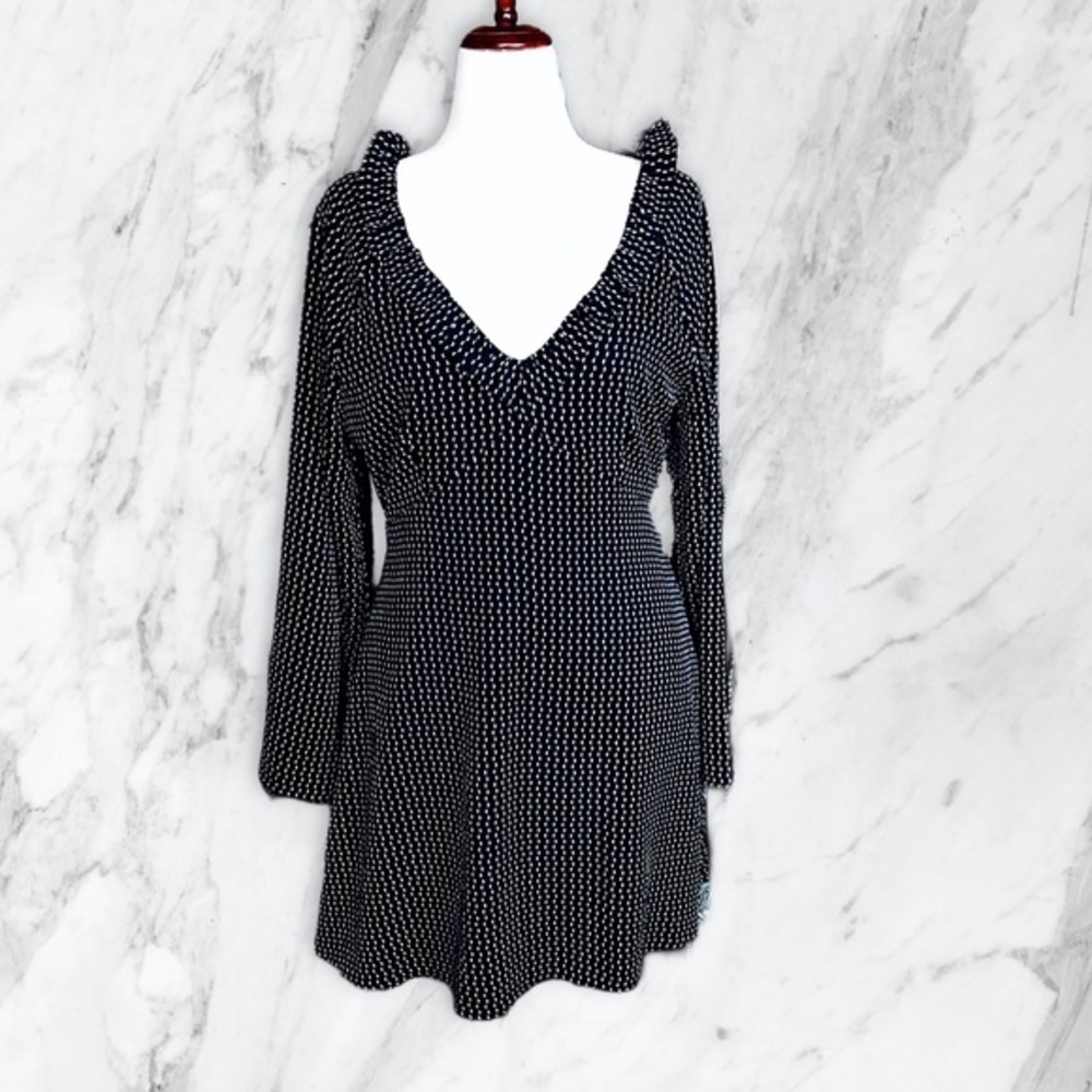 👗|•VERY J•| Black & White Dot Ruffled Deep V-neck Dress Size Large